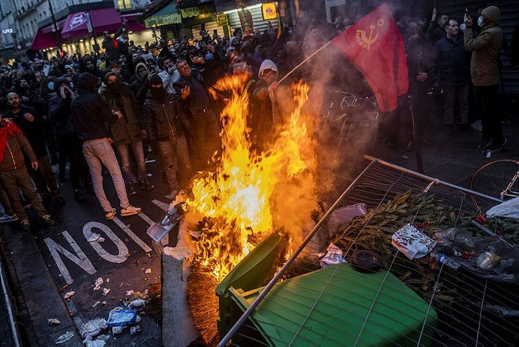 Paris'te ölenler PKK'lı çıktı