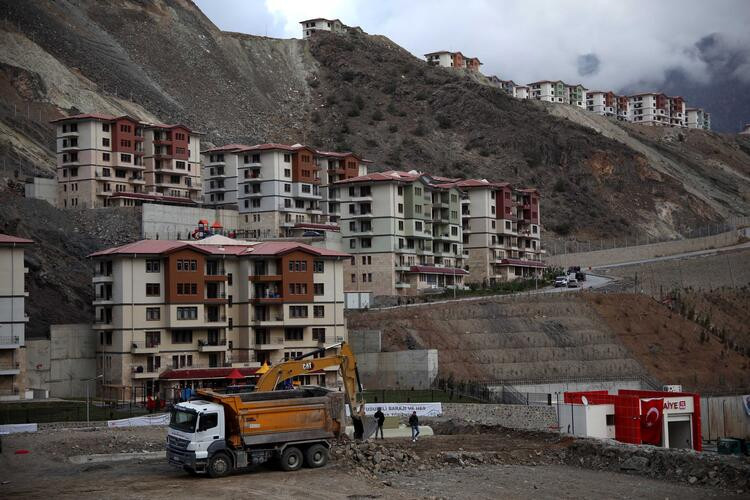 Baraj suları ilçeye yaklaşıyor: Yusufeli'nde göç hızlandı!