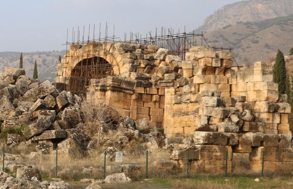 Unesco listesindeki Hierapolis'te yıkılma tehlikesi!