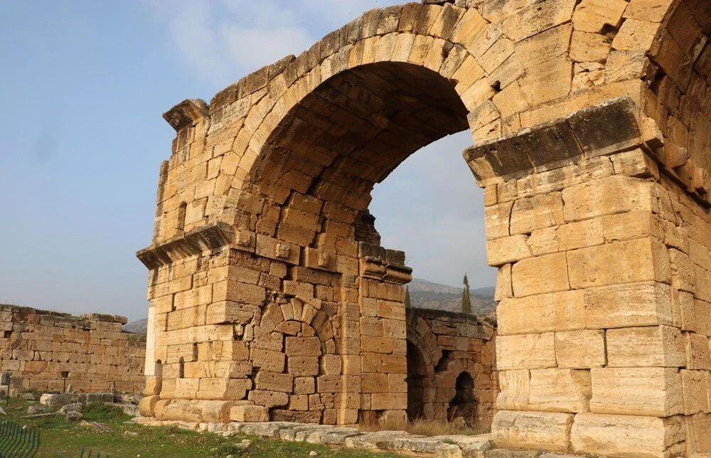 Unesco listesindeki Hierapolis'te yıkılma tehlikesi!