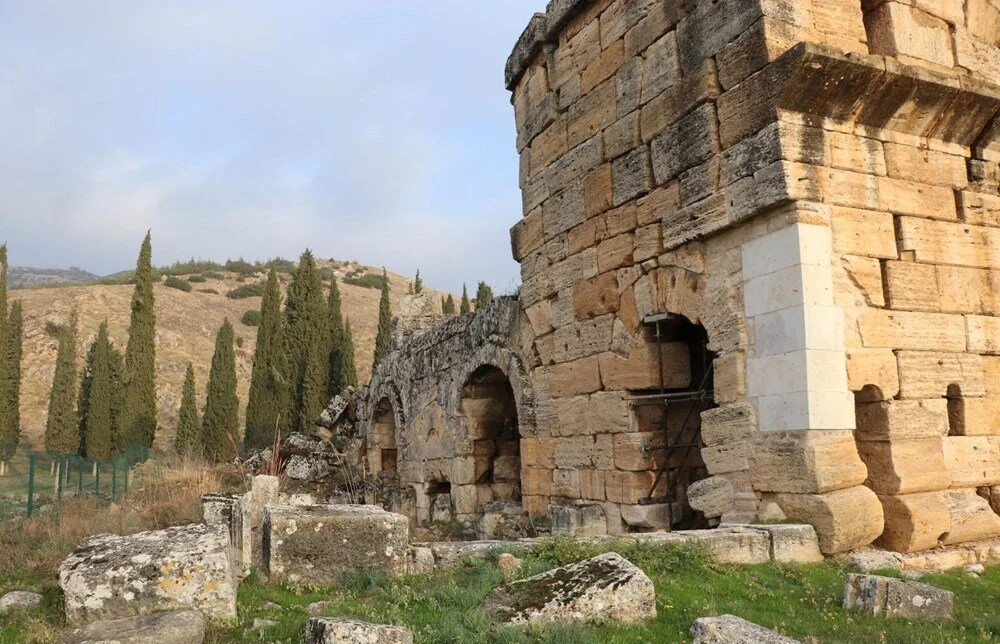 Unesco listesindeki Hierapolis'te yıkılma tehlikesi!