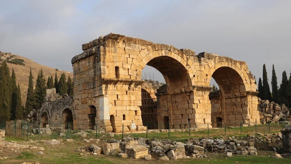 Unesco listesindeki Hierapolis'te yıkılma tehlikesi!