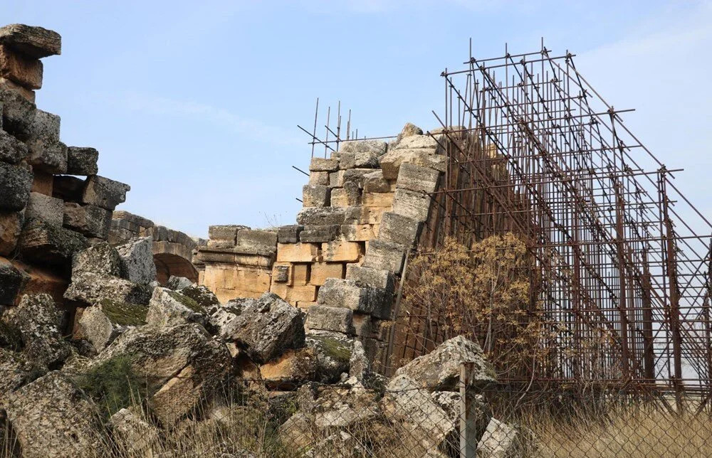 Unesco listesindeki Hierapolis'te yıkılma tehlikesi!