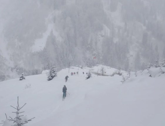 Kaçkar Dağları'nda 'heliski' heyecanı sürüyor