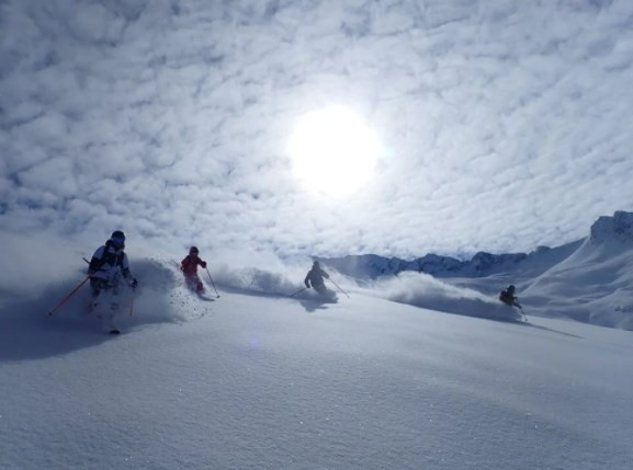 Kaçkar Dağları'nda 'heliski' heyecanı sürüyor