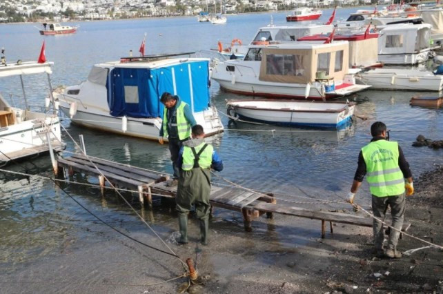 Bodrum'da 46 kaçak iskele yıkılıyor