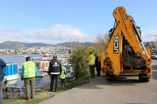 Bodrum'da 46 kaçak iskele yıkılıyor