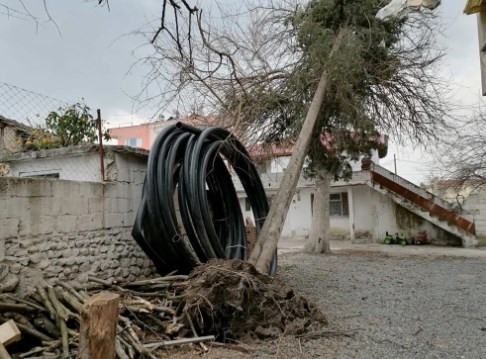 Hatay'da kuvvetli fırtına: Dörtyol'da okullar tatil