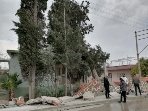 Hatay'da kuvvetli fırtına: Dörtyol'da okullar tatil