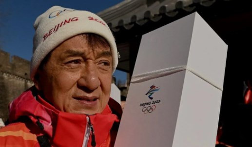 Jackie Chan, olimpiyat meşalesini taşıdı