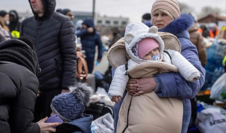 Ukrayna'dan kaçış: Fotoğraflarla mültecilerin dramı!