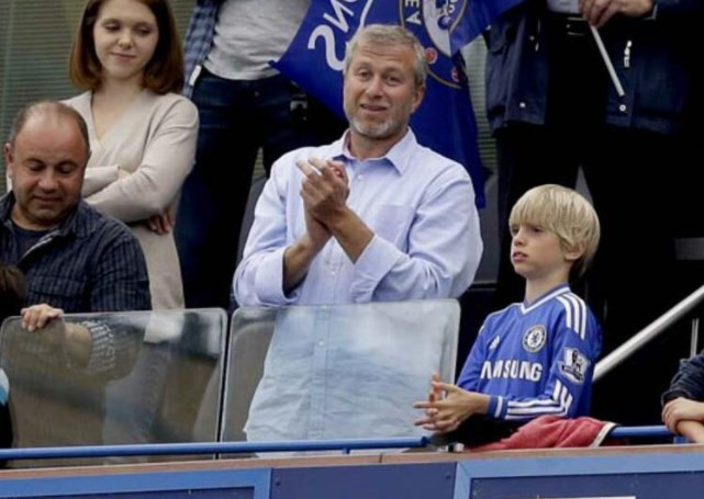 Abramovich İngiltere’deki malvarlıklarını satmaya başladı! Chelsea'yi kim alıyor