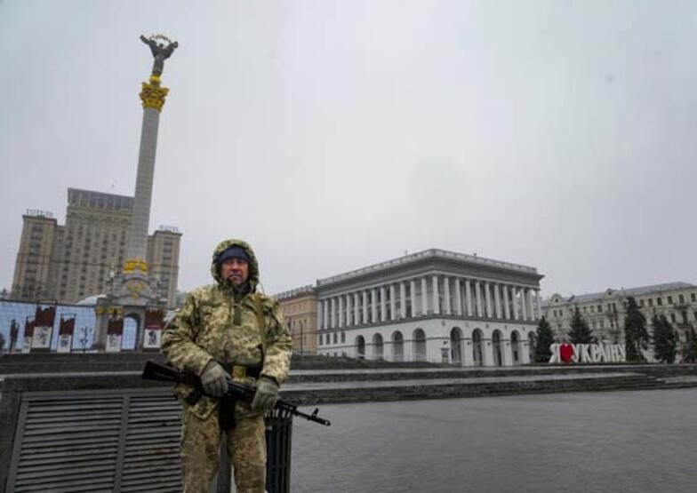 64 kilometrelik Rus konvoyu yolda: Kiev direnişe hazırlanıyor! 