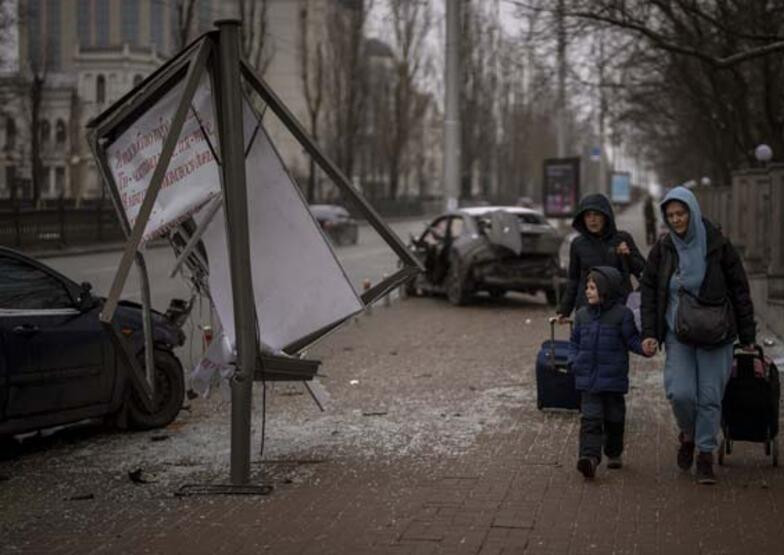 64 kilometrelik Rus konvoyu yolda: Kiev direnişe hazırlanıyor! 