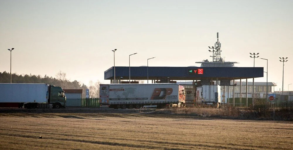 Tam 38 kilometre: Sınırda yaptırım kuyruğu