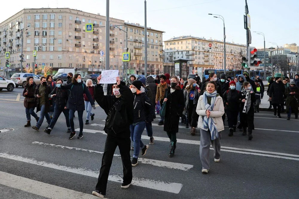 Savaş karşıtı protesto: Rusya'da 3 bin 500 kişiye gözaltı!