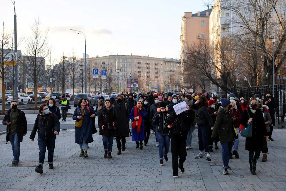 Savaş karşıtı protesto: Rusya'da 3 bin 500 kişiye gözaltı!