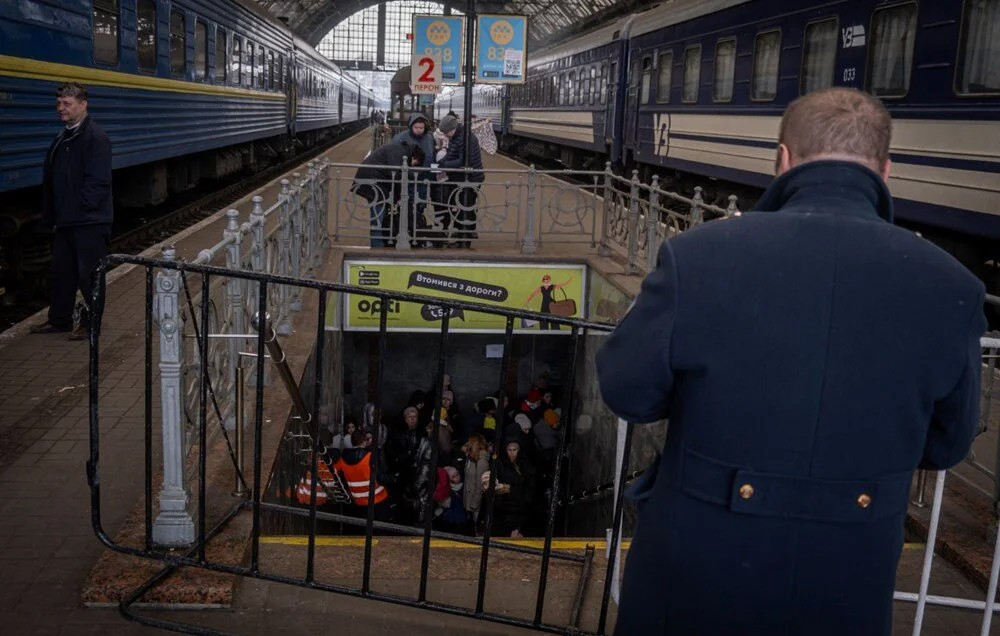 Savaştan kaçış: Tren istasyonlarında büyük yoğunluk!