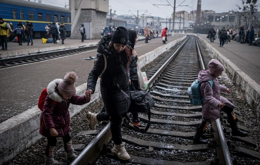 Savaştan kaçış: Tren istasyonlarında büyük yoğunluk!