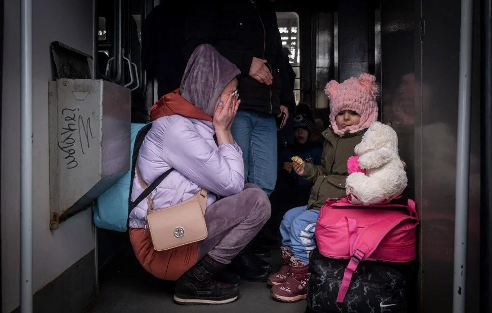 Savaştan kaçış: Tren istasyonlarında büyük yoğunluk!