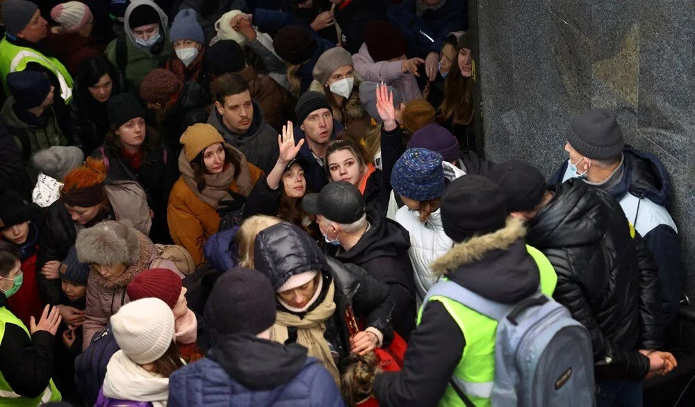 Savaştan kaçış: Tren istasyonlarında büyük yoğunluk!