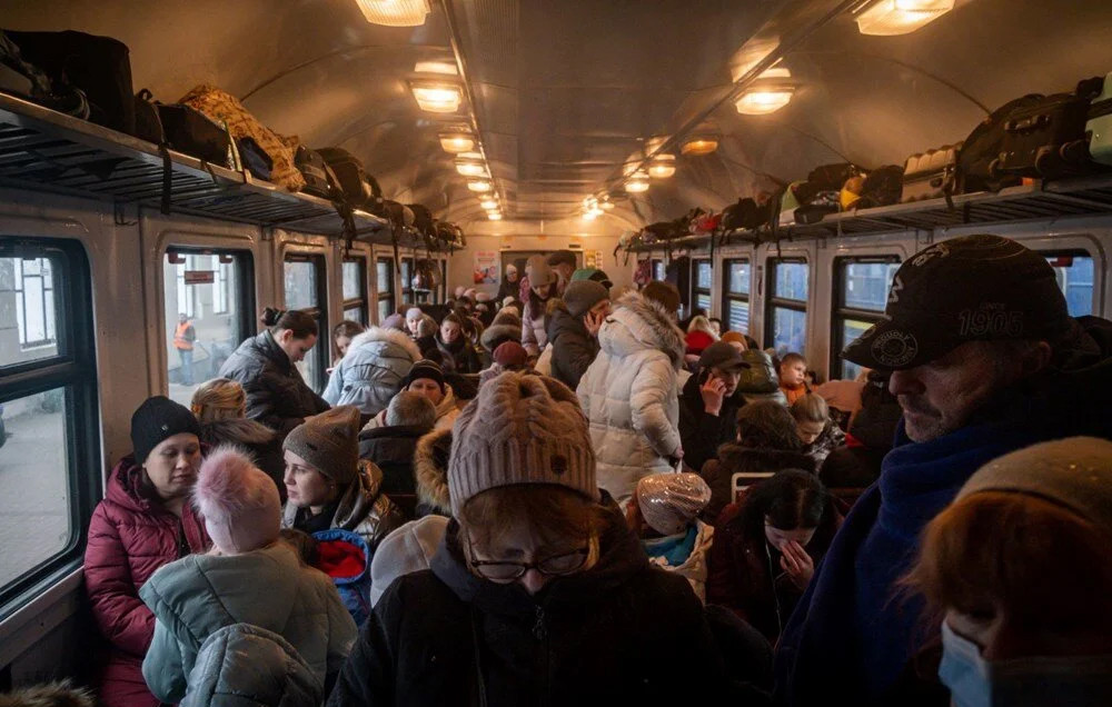 Savaştan kaçış: Tren istasyonlarında büyük yoğunluk!