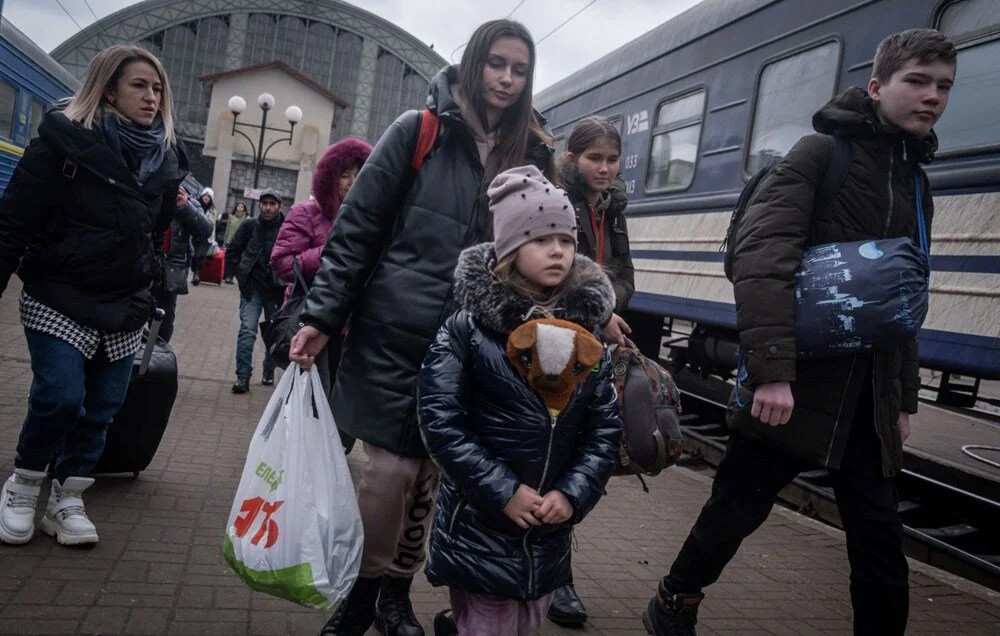 Savaştan kaçış: Tren istasyonlarında büyük yoğunluk!