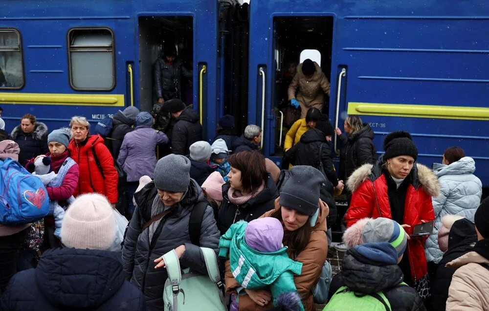 Savaştan kaçış: Tren istasyonlarında büyük yoğunluk!