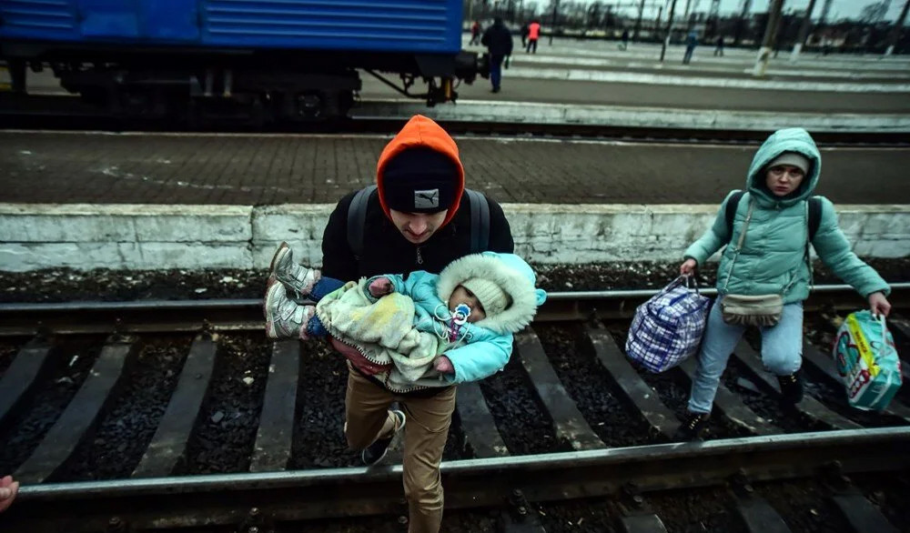 Savaştan kaçış: Tren istasyonlarında büyük yoğunluk!