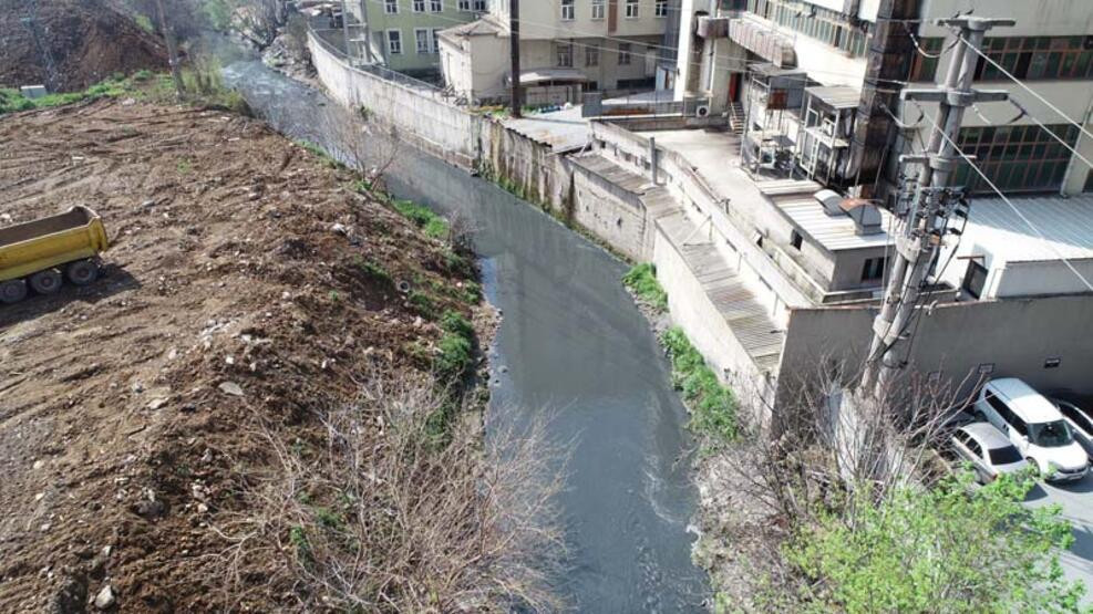 Marmara Denizi'ne akıyor: Tedirgin eden görüntü! 