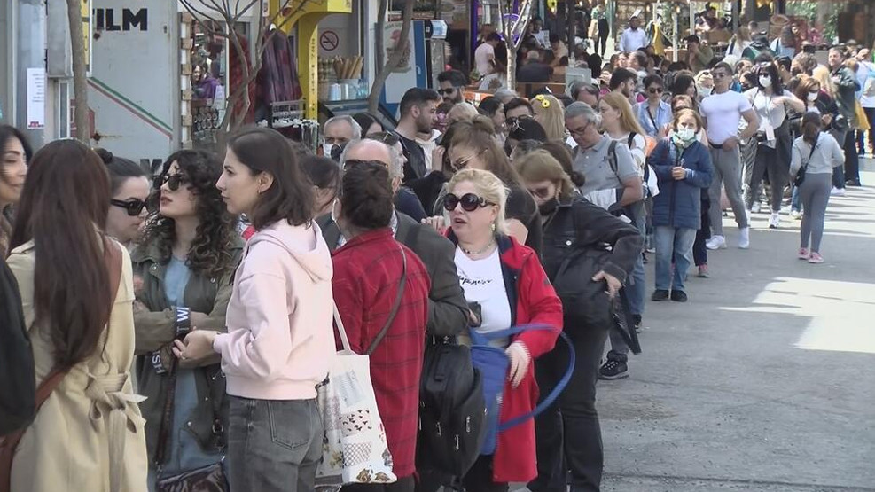 Büyükada'da kuyruk: Bir yıldır bugünü bekledik!