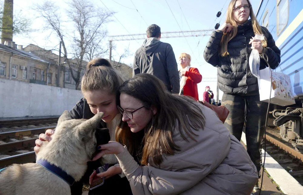 Tren istasyonuna akın ettiler: Odessa'dan kaçış!