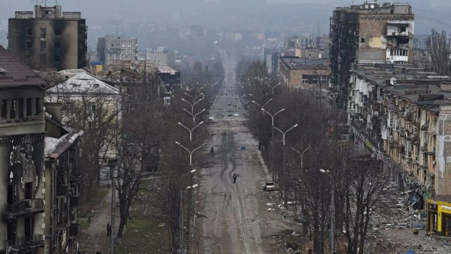 Yağmur suyu ile çorba pişirdi: Mariupol cehenneme döndü!