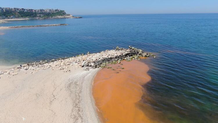 Karadeniz'in rengi kızıla döndü