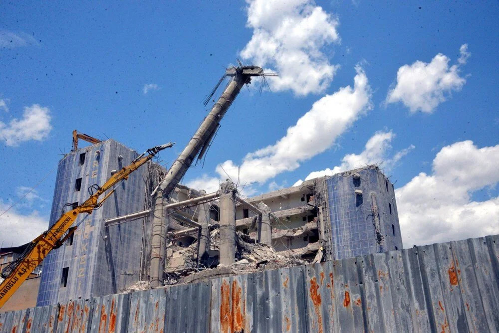 Dünyanın en saçma binası: Yüzde 70'i yıkıldı!