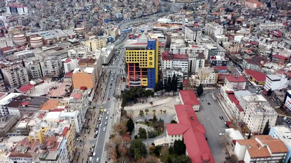 Dünyanın en saçma binası: Yüzde 70'i yıkıldı!