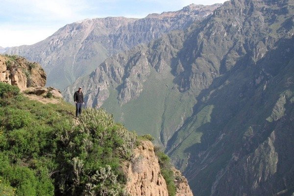 Israrla geçmeye çalışıyorlar: Dünyanın en tehlikeli yolu!