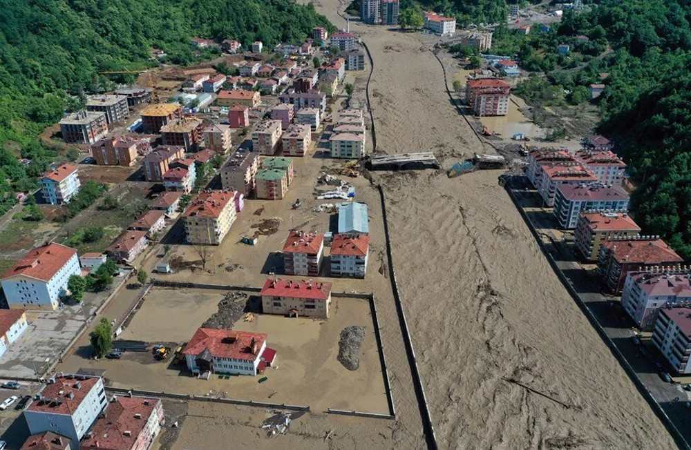 Sel felaketi havadan görüntülendi!