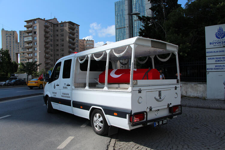 Usta oyuncu Cüneyt Arkın son yolculuğuna uğurlandı