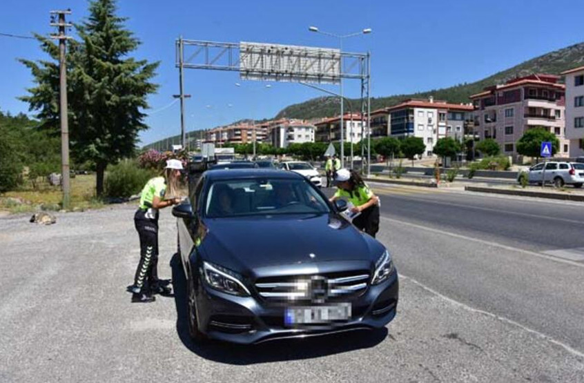 Kente girişte araç kuyruğu 5 kilometreyi geçti!