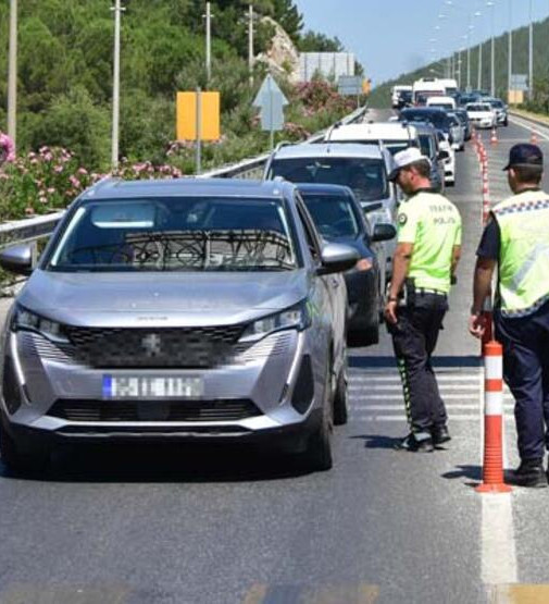 Kente girişte araç kuyruğu 5 kilometreyi geçti!