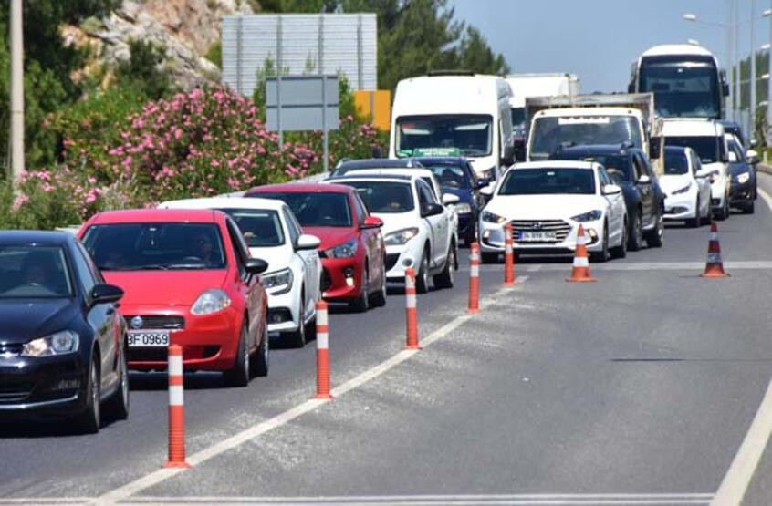 Kente girişte araç kuyruğu 5 kilometreyi geçti!