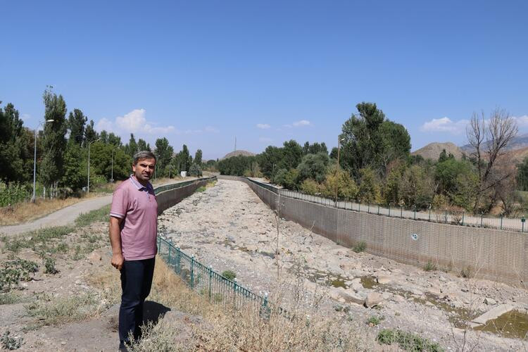 Küresel ısınma etkisi: Oltu Çayı kurudu!