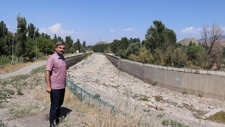 Küresel ısınma etkisi: Oltu Çayı kurudu!