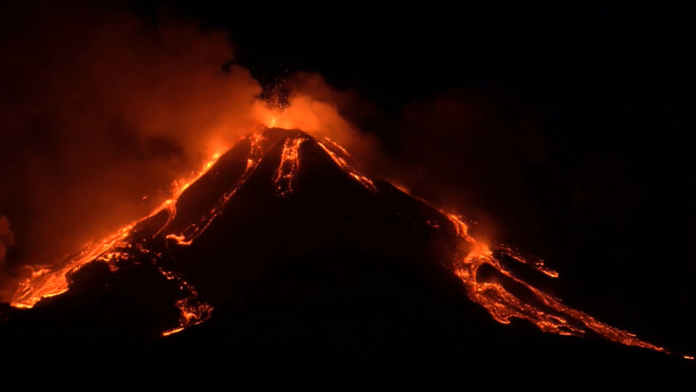 İzlanda'da volkan patlaması: Magma yeryüzüne çıktı