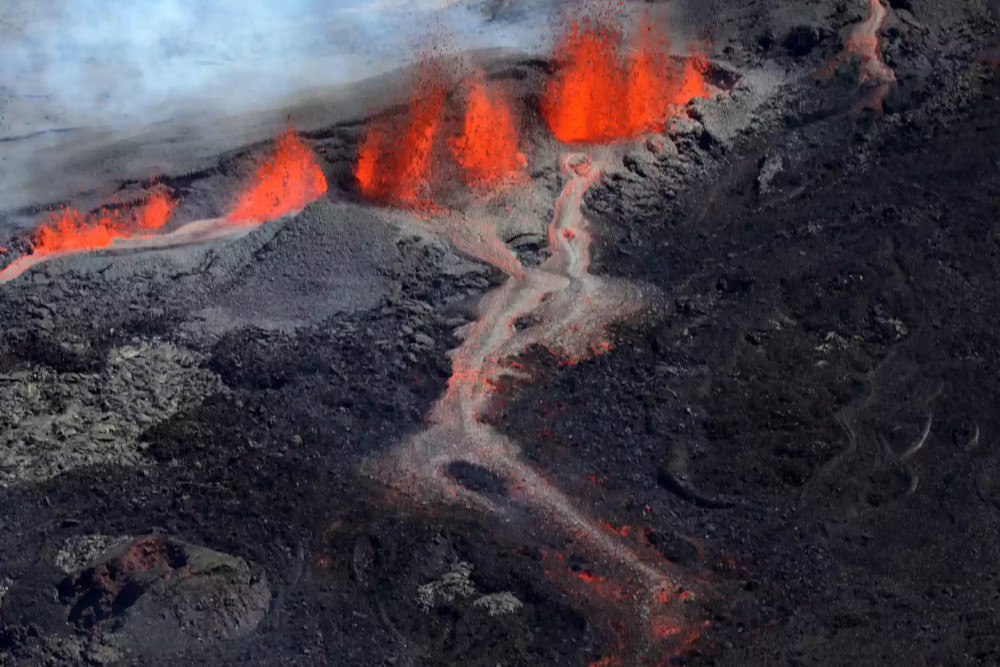 İzlanda'da volkan patlaması: Magma yeryüzüne çıktı