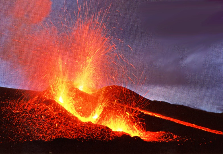 İzlanda'da volkan patlaması: Magma yeryüzüne çıktı