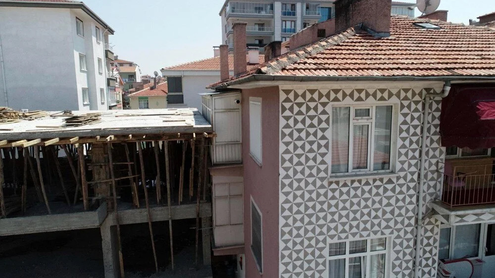 Görüntüler Ankara'dan: Apartman duvarı manzaralı balkonlar!