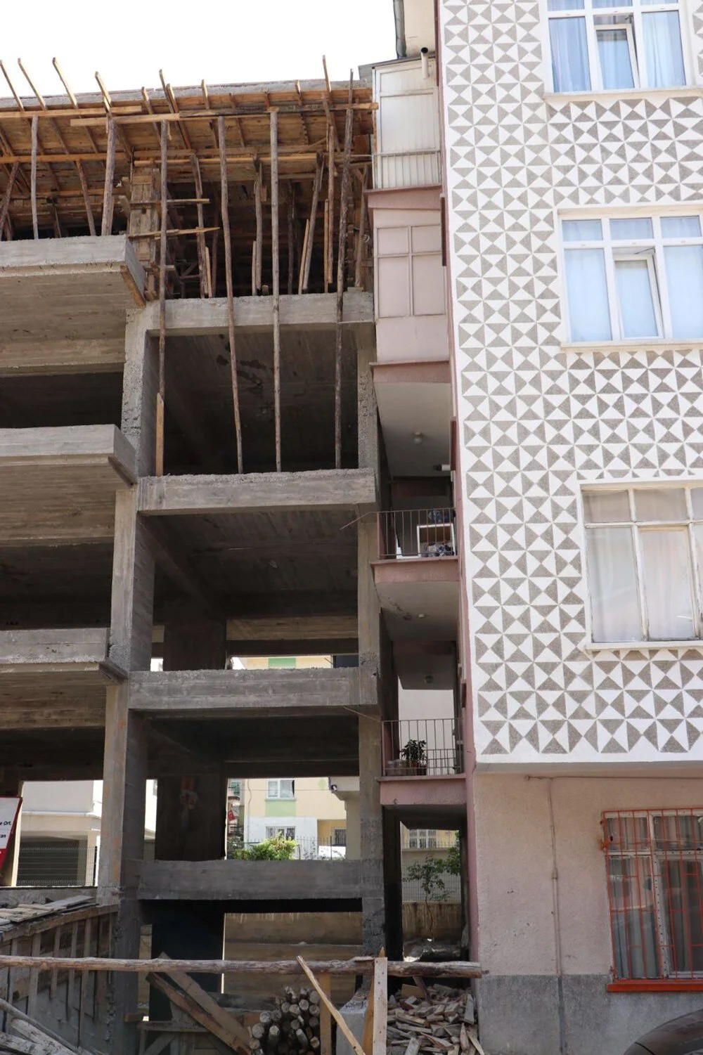 Görüntüler Ankara'dan: Apartman duvarı manzaralı balkonlar!