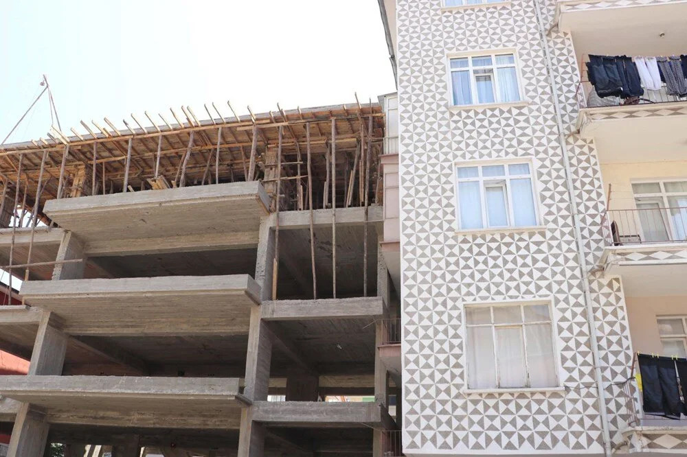 Görüntüler Ankara'dan: Apartman duvarı manzaralı balkonlar!